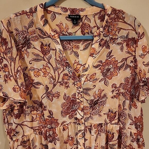 Torrid High Low Floral Button-Up Top Size 1 NEW CONDITION - Picture 2 of 4